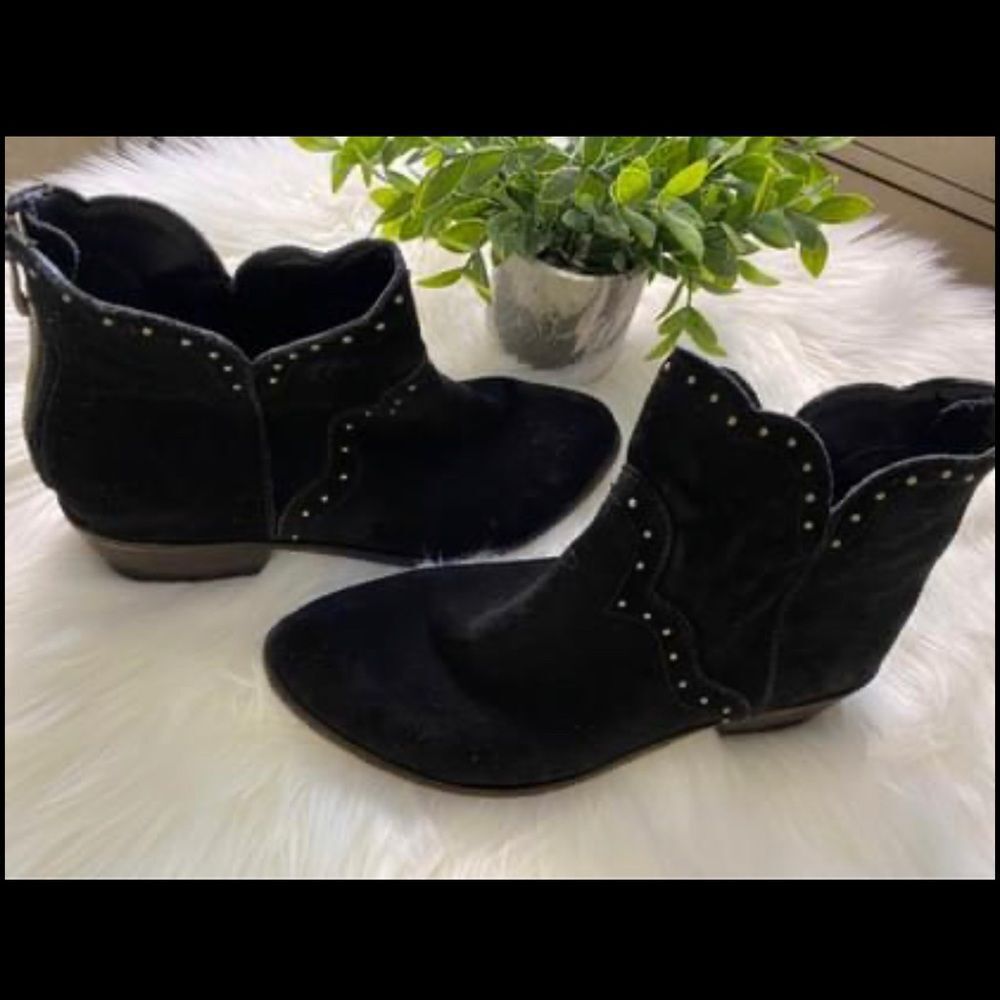Chinese Laundry Saunter Black Suede Ankle Bootie Sz 7.5